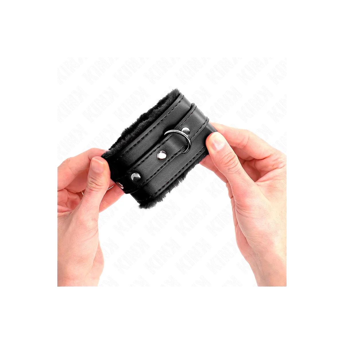 Premium Handgelenkfesseln Schwarz mit Schwarzem Gürtel Verstellbar 17-29 cm X 6 cm von Kink Wrist Restraint | Fesselliebe.de