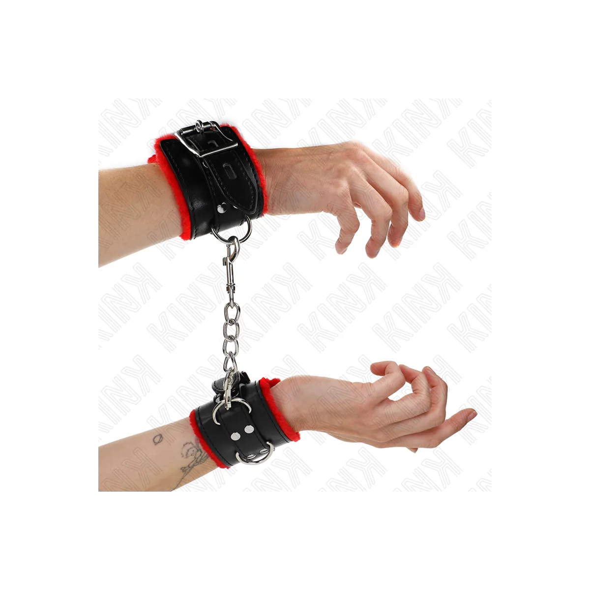 Fesseln mit Quadratischen Löchern, Roter und Schwarzer Gürtel, Verstellbar 17-29 cm X 6 cm von Kink Wrist Restraint | Fesselliebe.de