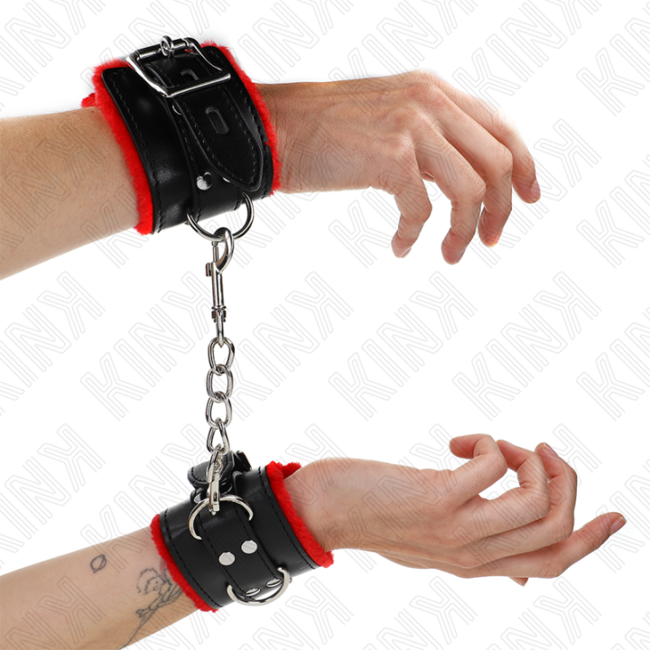 Fesseln mit Quadratischen Löchern, Roter und Schwarzer Gürtel, Verstellbar 17-29 cm X 6 cm von Kink Wrist Restraint | Fesselliebe.de