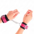 Nylon Handgelenkfesseln Schwarz mit Kunstledergürtel Himbeerrosa 19-29 cm X 5,1 cm von Kink Wrist Restraint