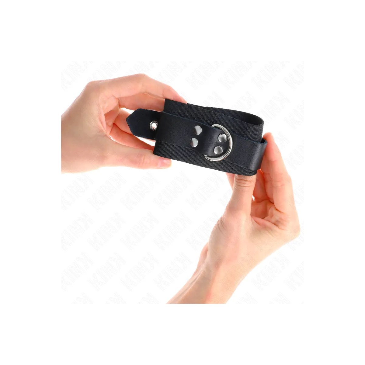 Nylon Handgelenkfesseln Schwarz mit Ledergurte Schwarz Verstellbar 19-29 cm X 5,1 cm von Kink Wrist Restraint | Fesselliebe.de