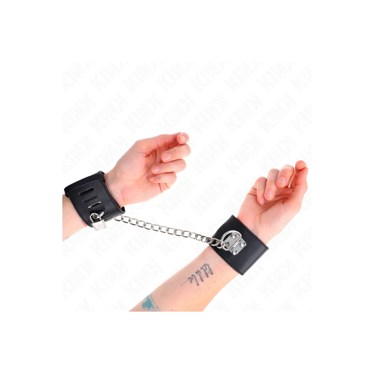 Feste Handgelenkfesseln mit Kette 30 cm und Verschluss Schwarz 16-23 cm X 5,5 cm von Kink Wrist Restraint | Fesselliebe.de