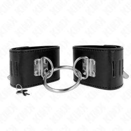Feste Handgelenkfesseln mit Ring und Verschluss Schwarz Verstellbar 16-23 cm X 5,5 cm von Kink Wrist Restraint | Fesselliebe.de