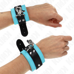 Premium Abschließbare Handgelenkfesseln Schwarz/Blau Verstellbar 21-28 cm X 5,5 cm von Kink Wrist Restraint | Fesselliebe.de