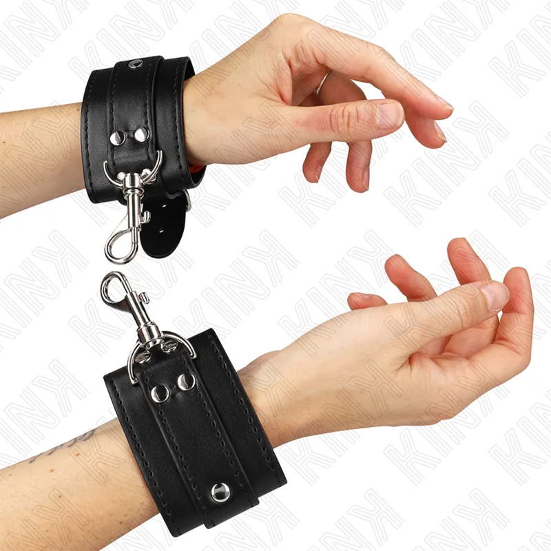 Abschließbare Dungeon Handgelenksfesseln Schwarz Verstellbar 21-28 cm X 5,5 cm von Kink Wrist Restraint | Fesselliebe.de
