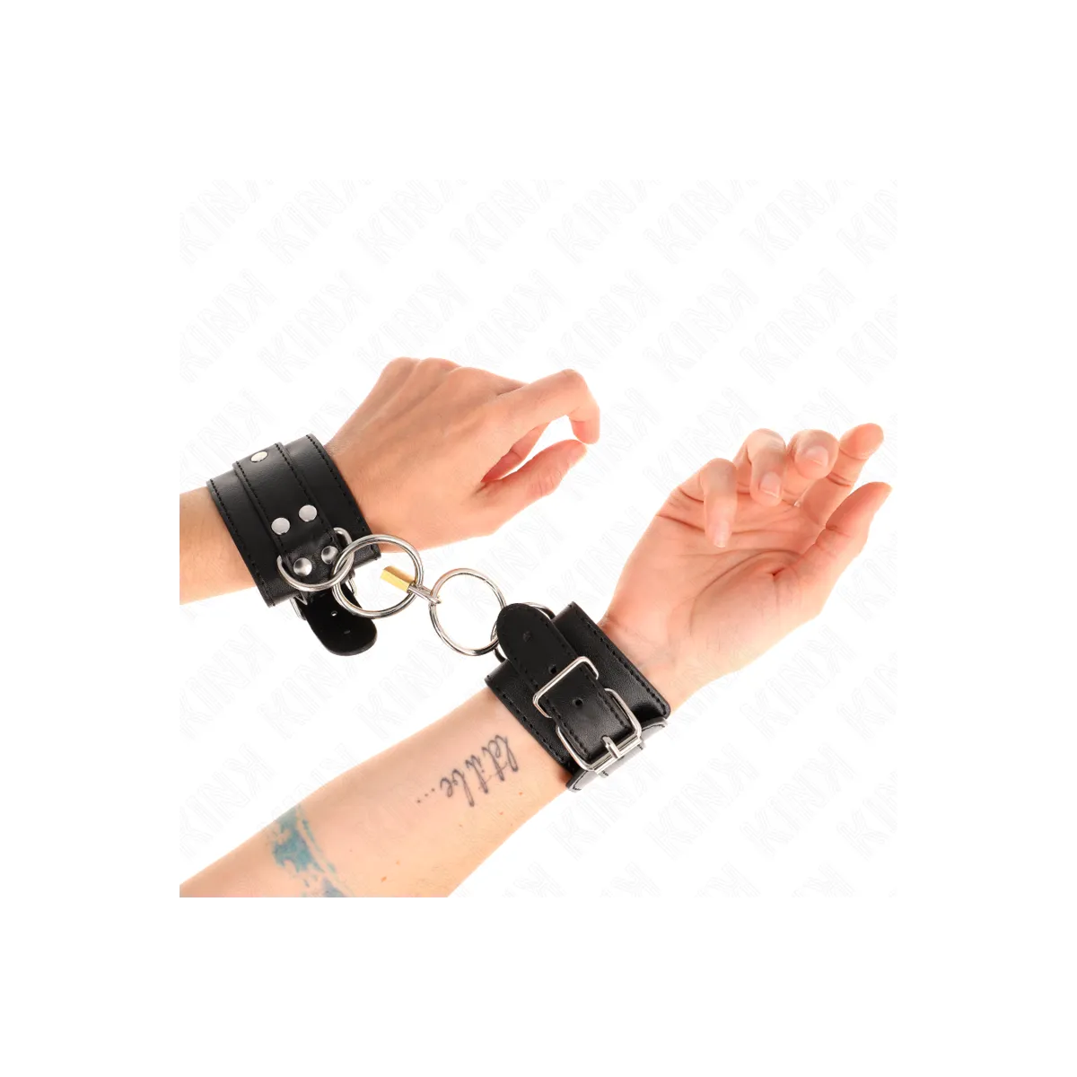 O-Ring Verriegelte Handgelenkfesseln Schwarz Verstellbar 20-28 cm X 5,5 cm von Kink Wrist Restraint | Fesselliebe.de