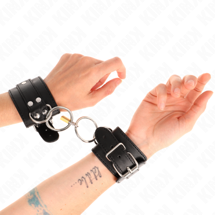 O-Ring Verriegelte Handgelenkfesseln Schwarz Verstellbar 20-28 cm X 5,5 cm von Kink Wrist Restraint | Fesselliebe.de