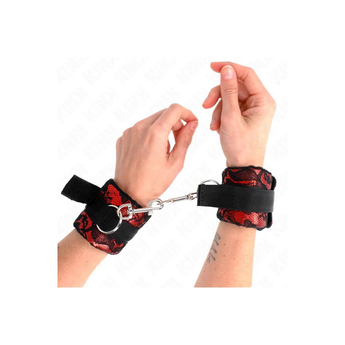 Scandal Handgelenksfesseln Rot-Schwarz von Kink Wrist Restraint | Fesselliebe.de