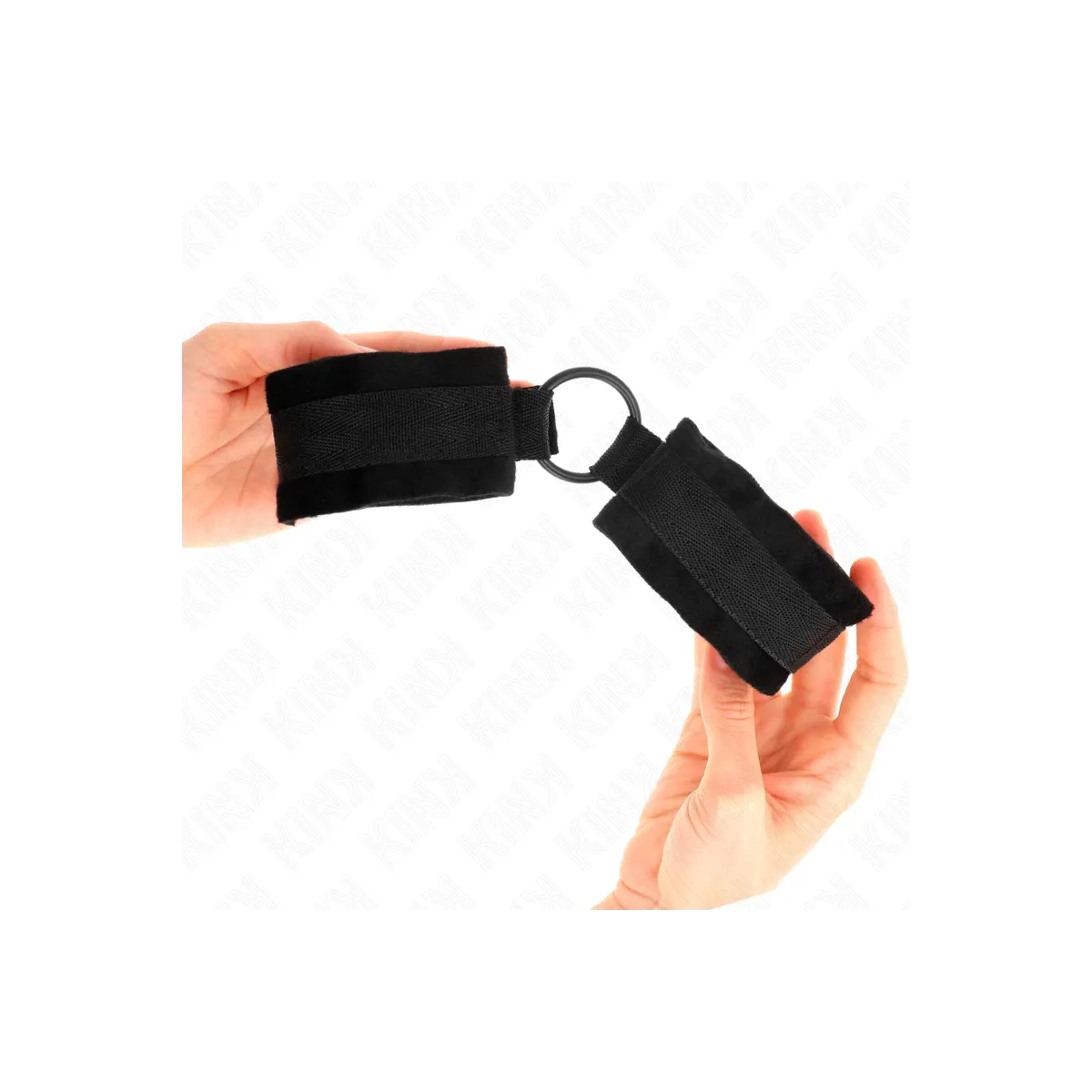 Beginner Pelz Handmanschetten 25 cm mit O-Ring 4 cm Schwarz Verstellbar 15-25 cm von Kink Wrist Restraint | Fesselliebe.de