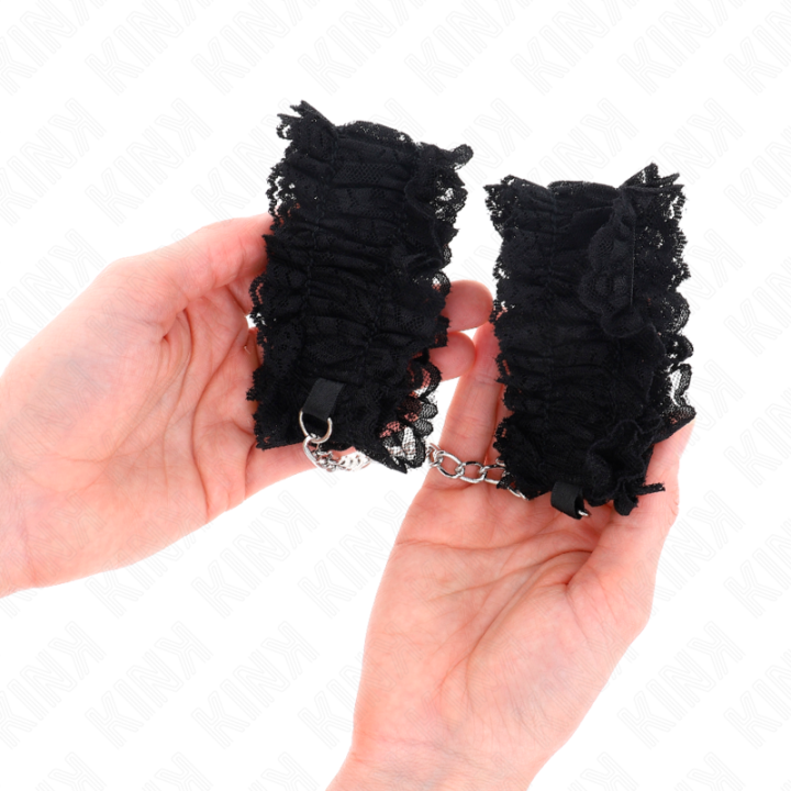 Elastische Handgelenksfesseln aus Spitze Negro von Kink Wrist Restraint | Fesselliebe.de