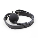 Silikon-Ballgag mit Ledergürtel (VORHÄNGESCHLOSS Inklusive) von Ohmama Fetish | Fesselliebe.de