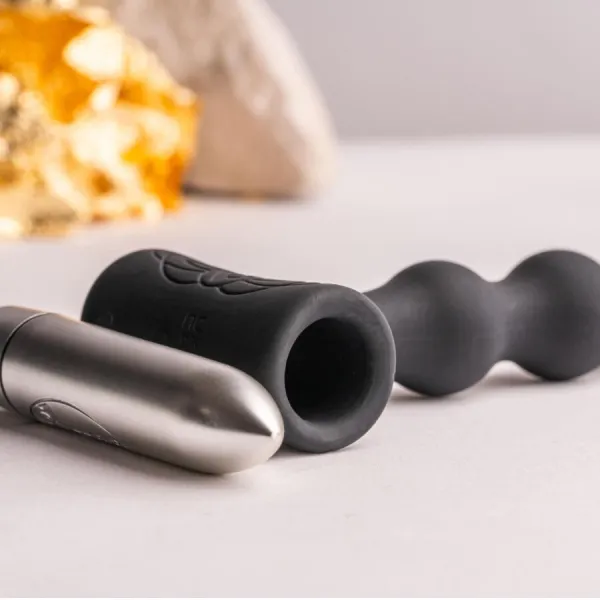 Petite Sensations Pearls Anal Plug Vibrator Schwarz von Rocks-Off | Fesselliebe.de