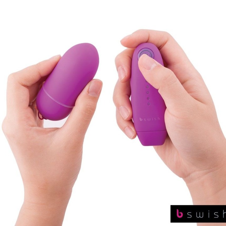 Bnaughty Unleashed Klassische Fliederfernbedienung von B Swish | Fesselliebe.de