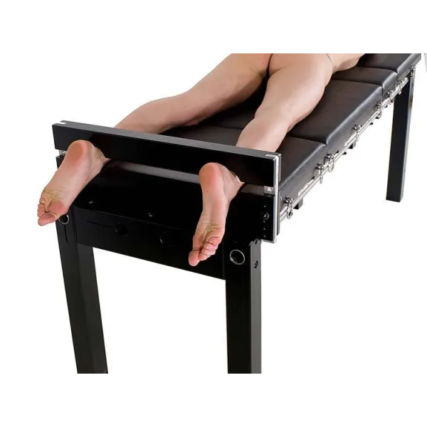 Bondage Streckbank mit Spindel, Fusspranger und Polster für BDSM & Fetisch | Fesselliebe.de